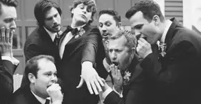 15 casais recriam fotos antigas; veja o resultado