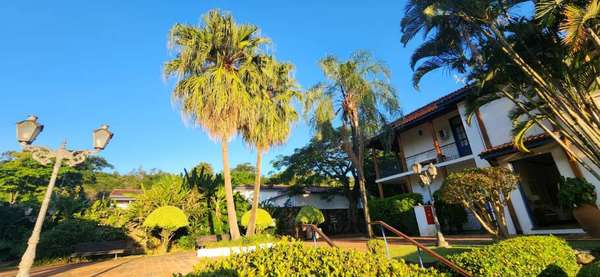 Hotel tem uma ampla área verde