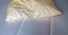 Travesseiro amarelado? Spray caseiro e cara nova em minutos