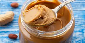 Pasta de amendoim fácil com apenas 2 ingredientes!