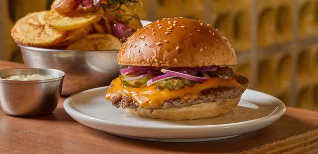 Dia do Hambúrguer: lugares em SP pra celebrar a data com muito sabor