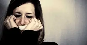 Americana é condenada por filmar e transmitir estupro de amiga