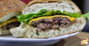 Hambúrguer caseiro: simples e muito saboroso