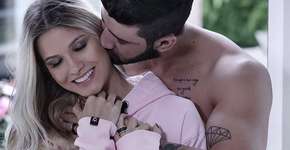 Andressa Suita exibe o corpo após gravidez e impressiona