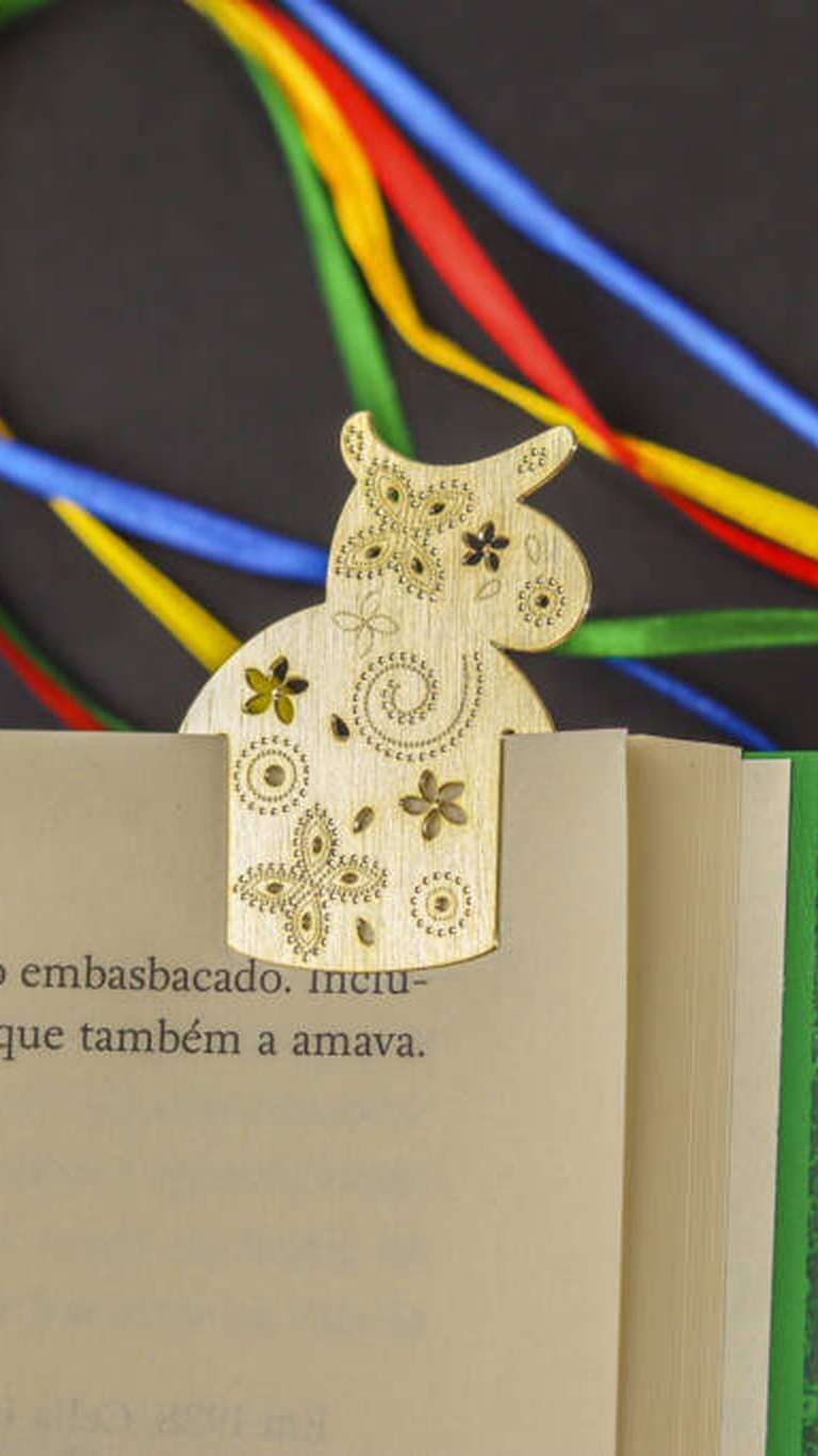 Conheça marcadores de página artesanais carregados de brasilidade e afeto
