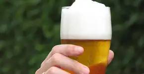 Pessoas viciadas em beber podem receber auxílio mensal do INSS