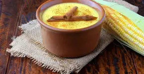 Esse curau de milho verde com canela vai te levar direto para as festas juninas