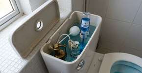 A maneira simples de manter os vasos sanitários limpos por mais tempo