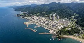 O maior reator nuclear do mundo está de volta ao ar, e sua reabertura levanta uma questão desconfortável sobre o futuro energético mundial