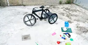Triciclo de plástico reciclado é opção contra poluição de tráfego