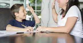 Entenda por que é mais importante incentivar do que elogiar