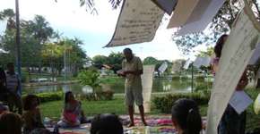 Poetas do Movimento Poesia Boca da Noite recitam no vão do Masp