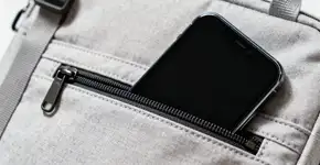 Como impedir o celular de apertar sozinho dentro da bolsa