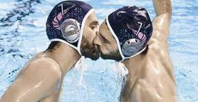 Revista discute homofobia no esporte com beijo gay na capa