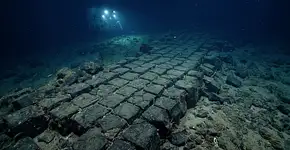 Uma câmera a mais de um quilômetro abaixo do Oceano Pacífico encontrou uma “estrada de tijolos amarelos” e deixa uma pergunta desconfortável sobre nossos mares