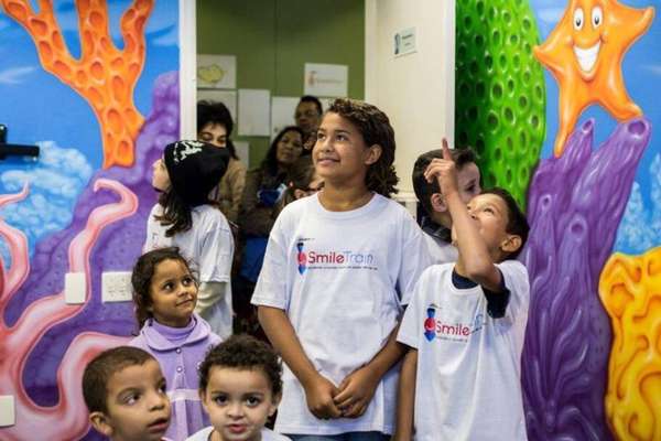 A visita de Jason Hulfish  foi um prêmio oferecido pela Smile Train