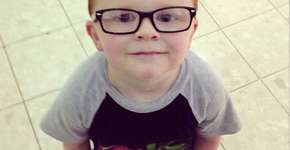 Mãe usa redes sociais para convencer filho que usar óculos é legal