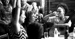 Sambadas leva samba e empoderamento feminino ao Bixiga