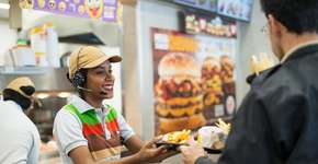 Burger King recebe currículos e divulga vagas na Feira Cultural LGBT