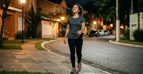 Pessoas que se exercitam à noite tendem a relaxar melhor e liberar o estresse acumulado ao longo do dia