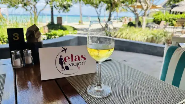 Passeio a Maya Bay, na Tailândia, a praia onde foi filmado 