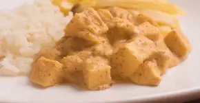 Uma versão vegetariana e deliciosa de um prato clássico: aprenda a fazer strogonoff de palmito