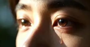 Por que sentimos vontade de espirrar quando olhamos para o sol