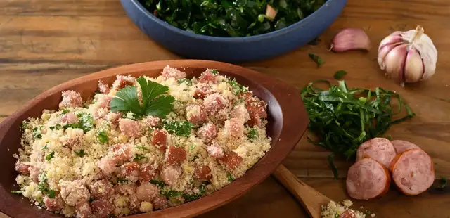 Farofa de bacon com calabresa para você experimentar