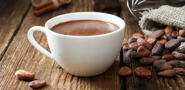 Chocolate quente cremoso com só 4 ingredientes