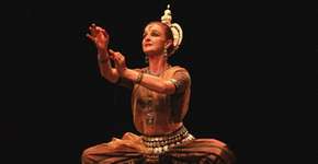 Espetáculo “Arpana – Uma oferenda aos Deuses” no Teatro de Dança