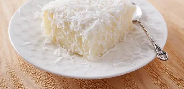 Torta gelada de coco sem forno estilo prestígio branco