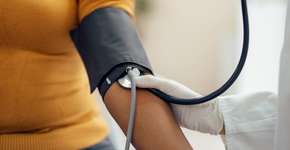 Estudo liga pressão arterial a declínio cognitivo e demência