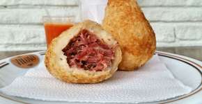 Veloso Bar promove festival de coxinha em comemoração a seus 10 anos