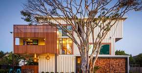 Arquiteto projeta ‘mansão’ feita com 31 contêineres