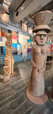 Centro Cultural La Moneda, localizado no subsolo da Plaza de la Ciudadanía, logo abaixo do Palácio de La Moneda