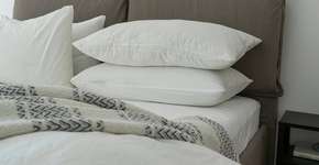 Dorme com vários travesseiros? Descubra o que isso revela sobre você