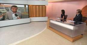 Repórter da Globo faz confusão ao vivo e cita programa da Record