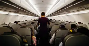 Sabe quais são as partes mais sujas do avião? Comissárias revelam