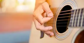 Escola de música oferece aulas grátis para diversos instrumentos