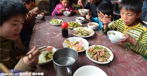 Casal adota 40 crianças abandonadas