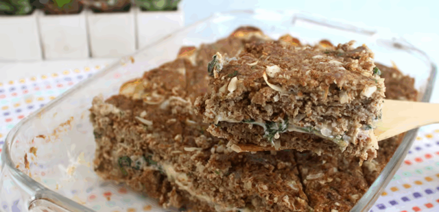 Kibe de forno recheado com creme de espinafre suculento e saboroso