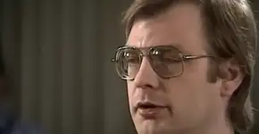 Urna funerária de Jeffrey Dahmer está à venda; saiba quanto