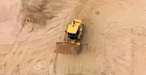 Triturar garrafas de cerveja pode salvar praias da Nova Zelândia