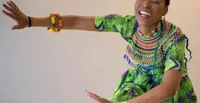 Refugiados oferecem cursos online para garantir renda em meio à crise