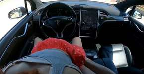 Prática perigosa: Casal faz sexo em carro no piloto automático