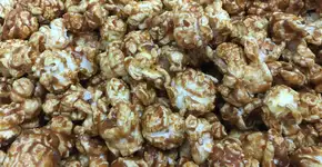 Pipoca doce com chocolate em pó; veja a receita