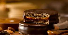 Chocolate e doce de leite: os principais ingredientes para fazer um alfajor