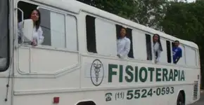 Clínica de fisioterapia móvel atende pacientes de baixa renda