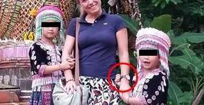 Fotografia flagra momento em que menina furta relógio de turista