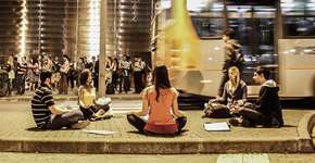 Meditação na rua resgata afeto pela cidade